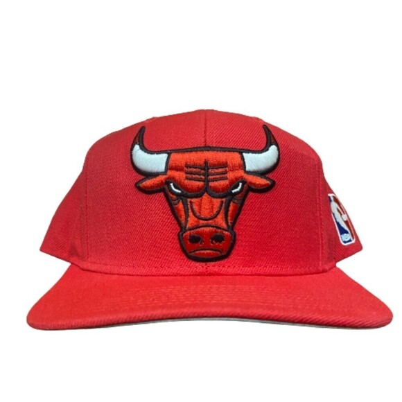 Mitchell & Ness Chicago Bulls Red Embroidered Snapback Hat Men's One Size - Picture 1 of 5